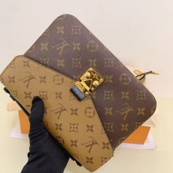 LOUIS VUITTON bag - Picture 3 of 8